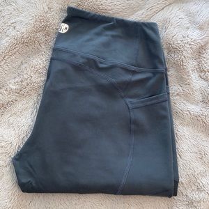 Til You Collapse - Effortless Heart Booty Leggings - XL